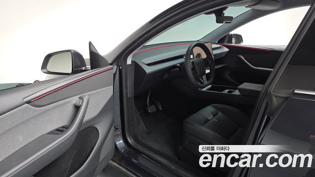 Tesla Model Y RWD 2025 — фото 10