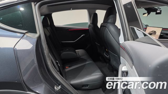 Tesla Model Y RWD 2025 — фото 16