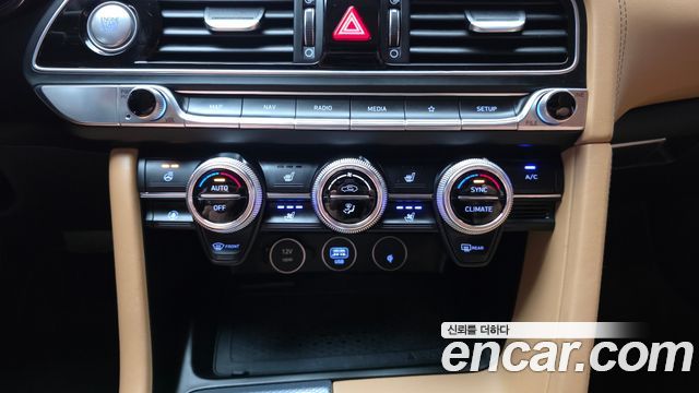 Genesis G70 Shooting Brake Gasoline 2.0T 4WD 2023 — фото 18