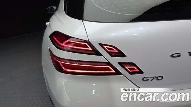Genesis G70 Shooting Brake Gasoline 2.0T 4WD 2023 — фото 23