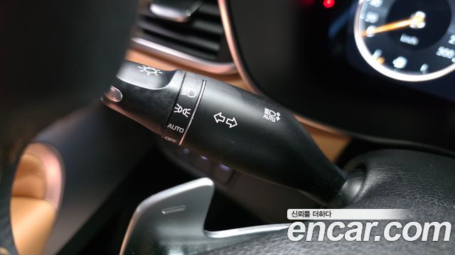 Genesis G70 Shooting Brake Gasoline 2.0T 4WD 2023 — фото 30