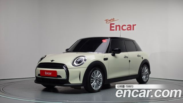 MINI Cooper 5Door Classic Plus Launch Pack Third Generation 2022 — фото 1