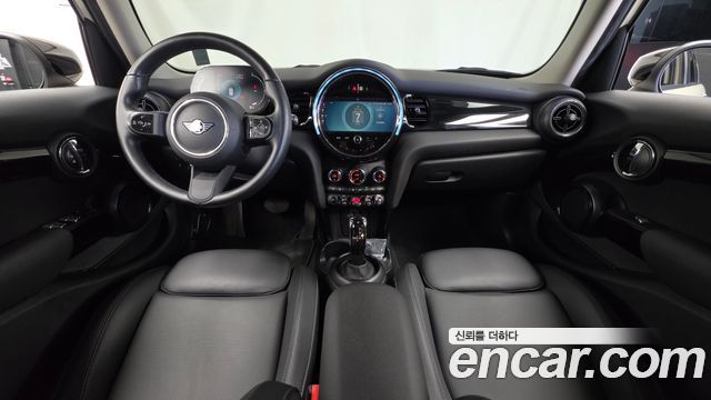 MINI Cooper 5Door Classic Plus Launch Pack Third Generation 2022 — фото 7