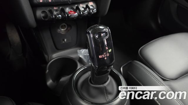 MINI Cooper 5Door Classic Plus Launch Pack Third Generation 2022 — фото 9
