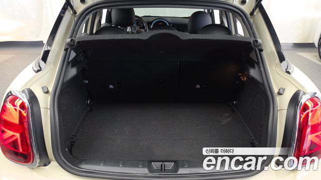 MINI Cooper 5Door Classic Plus Launch Pack Third Generation 2022 — фото 20