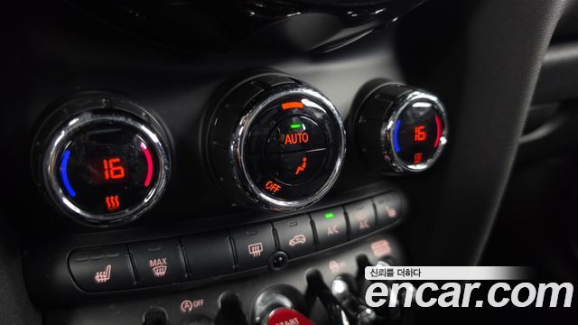 MINI Cooper 5Door Classic Plus Launch Pack Third Generation 2022 — фото 27