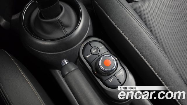 MINI Cooper 5Door Classic Plus Launch Pack Third Generation 2022 — фото 29