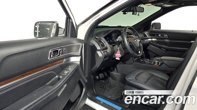 Ford Explorer 2.3 Limited 4WD 5th 2017 — фото 10