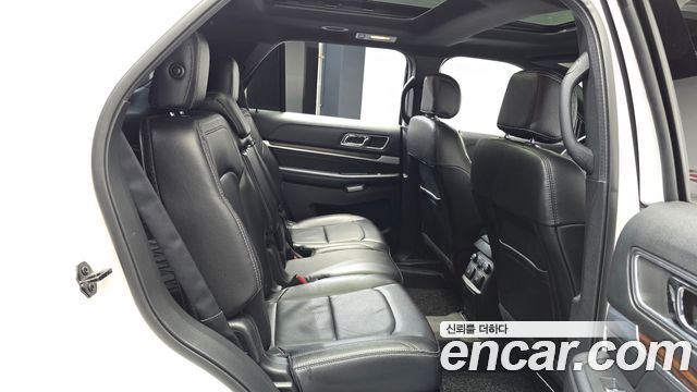 Ford Explorer 2.3 Limited 4WD 5th 2017 — фото 15
