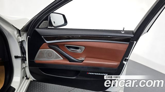 BMW 5 Series (F10) 528i xDrive 2013 — фото 30
