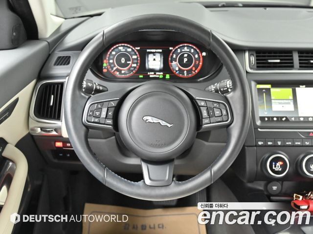 Jaguar E-PACE P250 SE 2018 — фото 17
