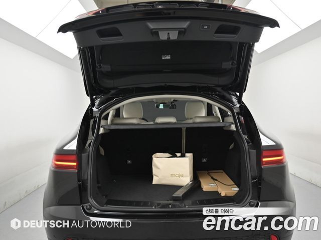 Jaguar E-PACE P250 SE 2018 — фото 23