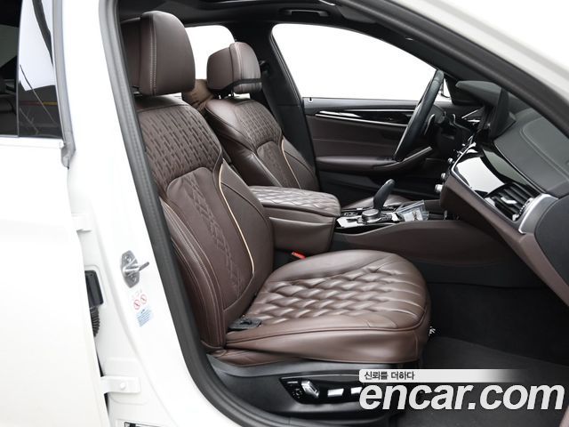 BMW 5 Series (G30) 530i M Sport Package 2023 — фото 10