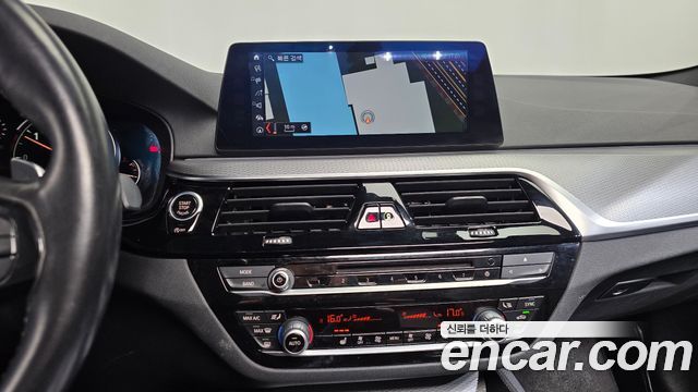 BMW 5 Series (G30) 520d xDrive M Sport Package 2017 — фото 12
