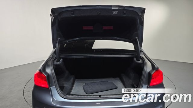 BMW 5 Series (G30) 520d xDrive M Sport Package 2017 — фото 20