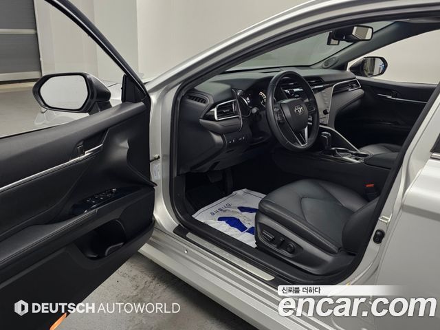 Toyota Camry (XV70) 2.5 XLE Hybrid 2018 — фото 15