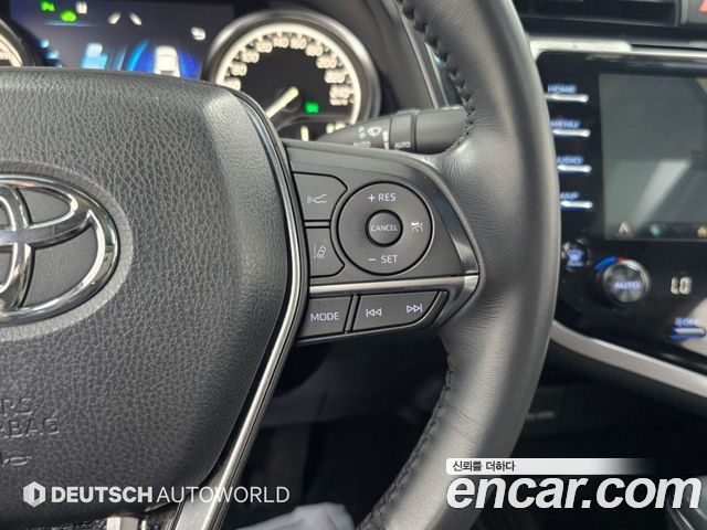 Toyota Camry (XV70) 2.5 XLE Hybrid 2018 — фото 21