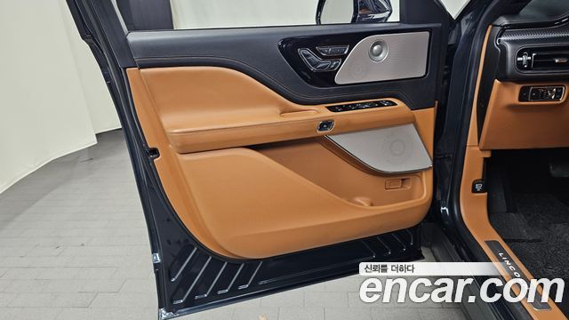 Lincoln Aviator (II) 3.0 Black Label AWD 2022 — фото 24