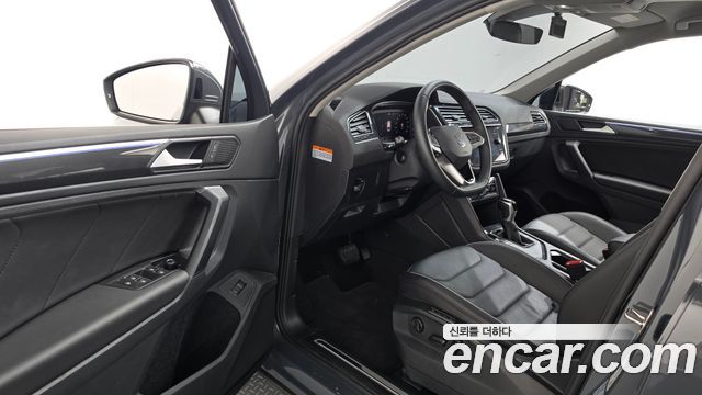 Volkswagen Tiguan (II) 2.0 TDI Premium 2024 — фото 10