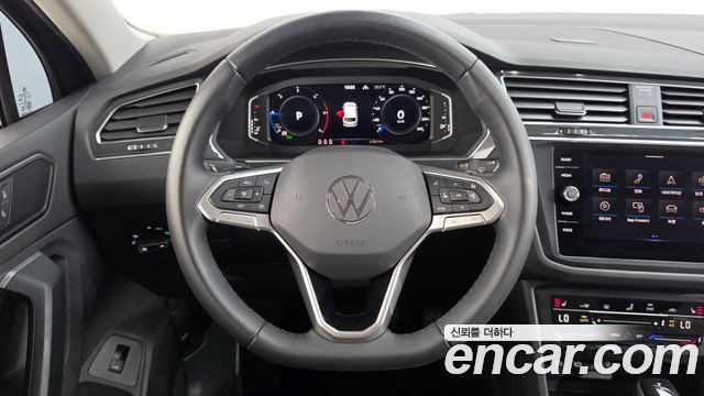 Volkswagen Tiguan (II) 2.0 TDI Premium 2024 — фото 12