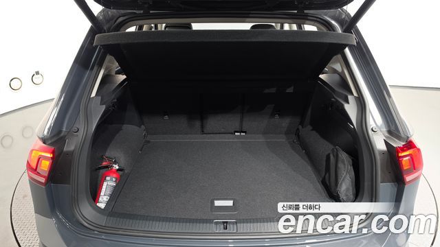 Volkswagen Tiguan (II) 2.0 TDI Premium 2024 — фото 17