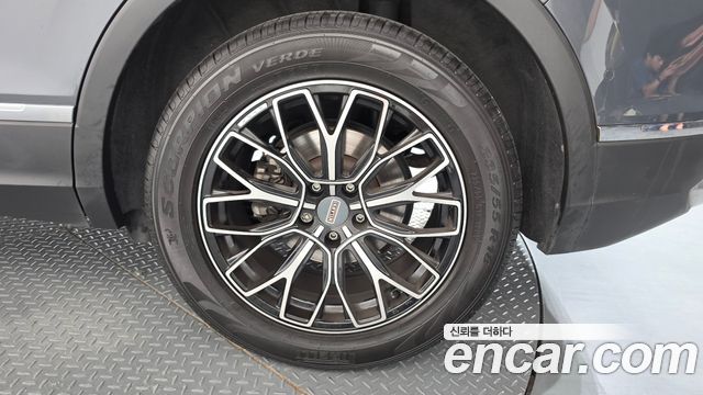 Volkswagen Tiguan (II) 2.0 TDI Premium 2024 — фото 21