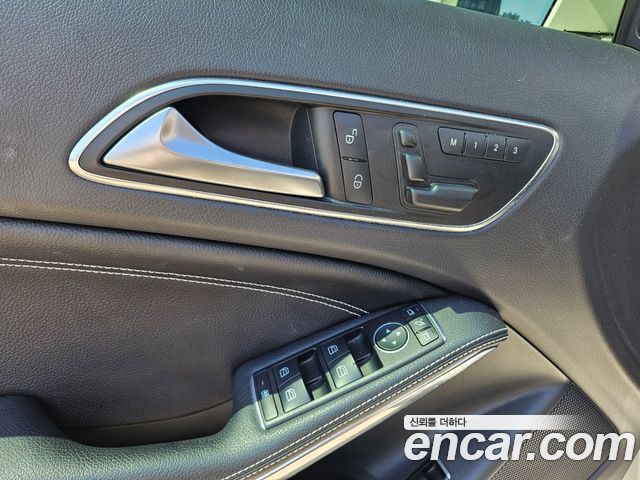 Mercedes-Benz GLA-Class (X156) GLA200 CDI 2015 — фото 16