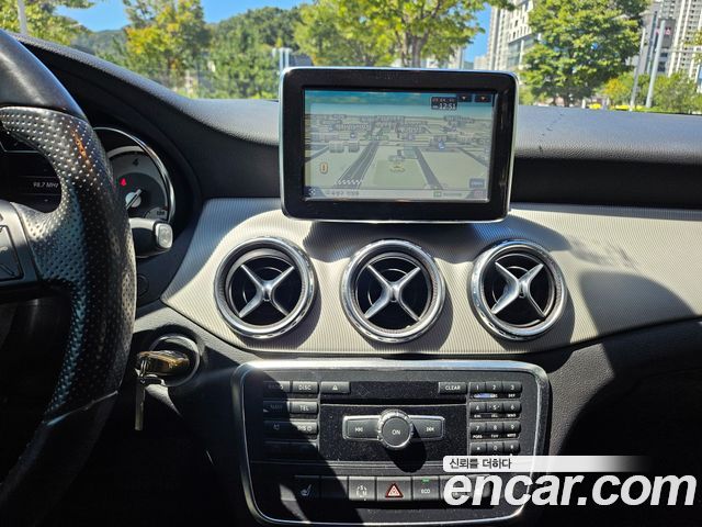 Mercedes-Benz GLA-Class (X156) GLA200 CDI 2015 — фото 20