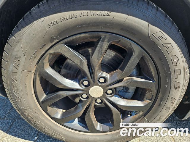 Land Rover Discovery 5 2.0 SD4 SE 2018 — фото 4