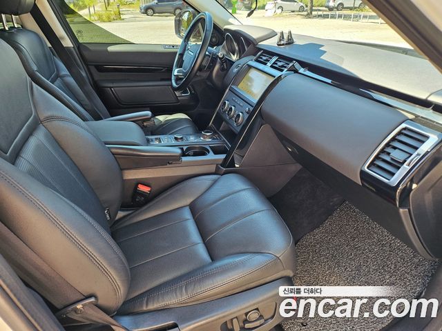 Land Rover Discovery 5 2.0 SD4 SE 2018 — фото 17