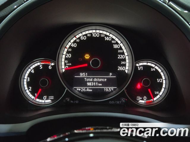 Volkswagen Beetle 2.0 TDI 3rd 2015 — фото 10