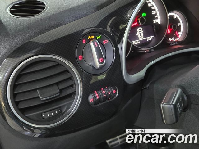 Volkswagen Beetle 2.0 TDI 3rd 2015 — фото 18