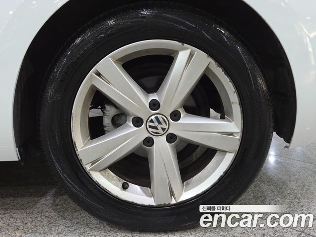 Volkswagen Beetle 2.0 TDI 3rd 2015 — фото 24