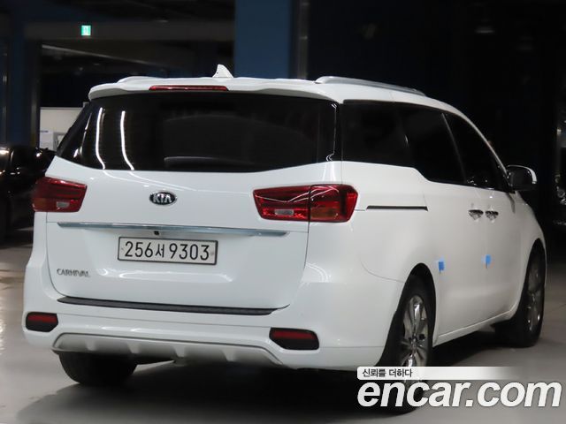 Kia Carnival 9-Seater Prstige 2019 — фото 2
