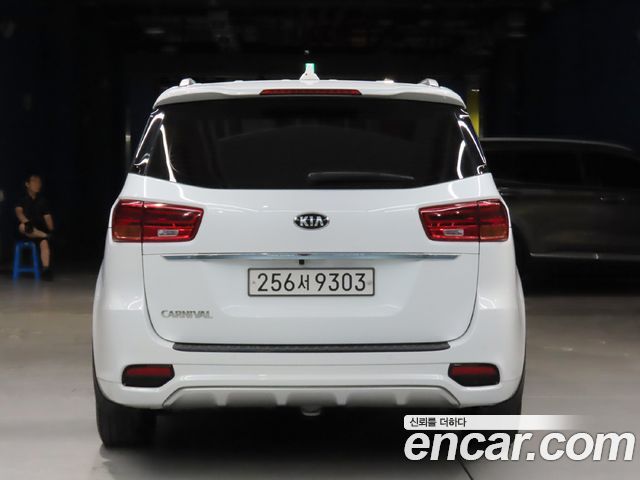 Kia Carnival 9-Seater Prstige 2019 — фото 4