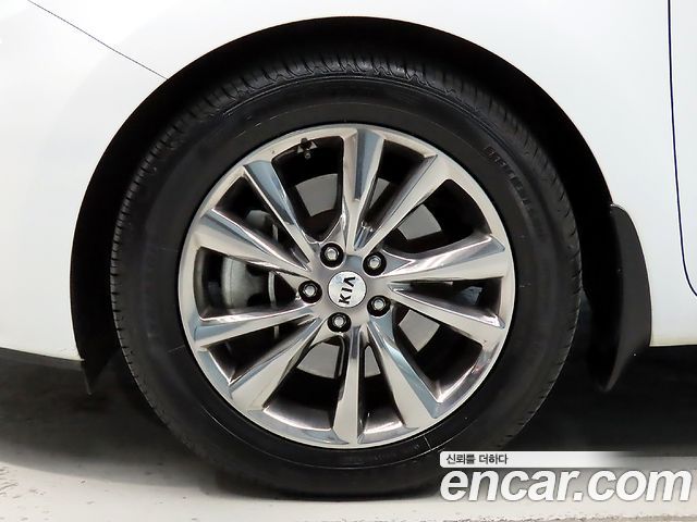 Kia Carnival 9-Seater Prstige 2019 — фото 5