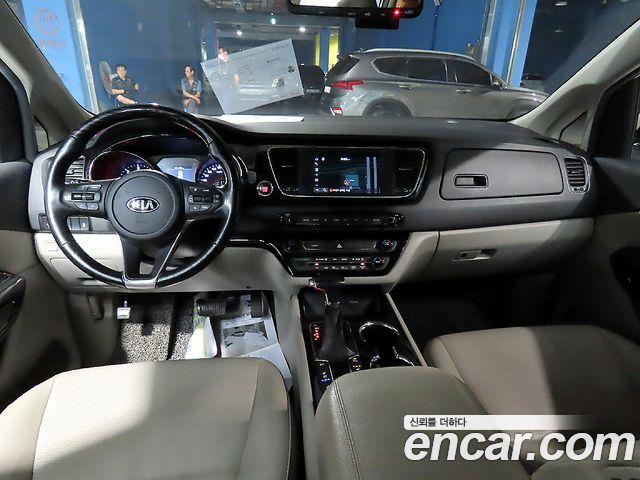 Kia Carnival 9-Seater Prstige 2019 — фото 7