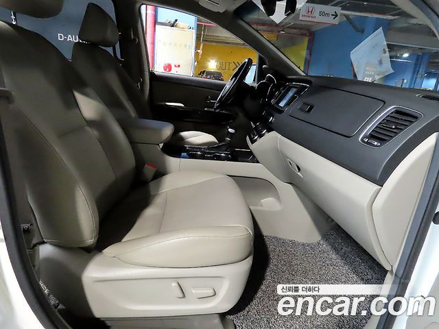 Kia Carnival 9-Seater Prstige 2019 — фото 16