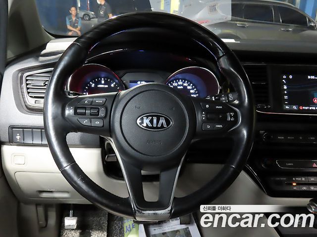 Kia Carnival 9-Seater Prstige 2019 — фото 18