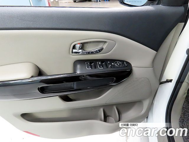 Kia Carnival 9-Seater Prstige 2019 — фото 19