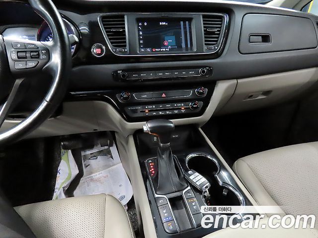 Kia Carnival 9-Seater Prstige 2019 — фото 21