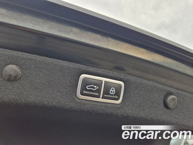 Hyundai Grandeur (GN7) 2,5 Gasoline 2WD Premium 2023 — фото 9