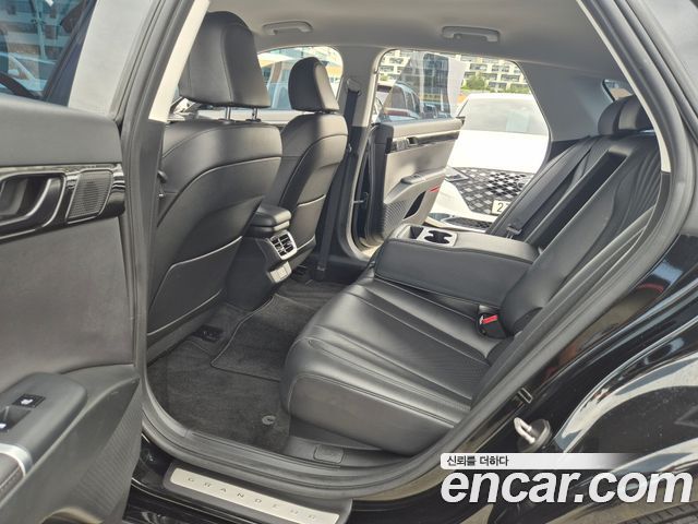Hyundai Grandeur (GN7) 2,5 Gasoline 2WD Premium 2023 — фото 11