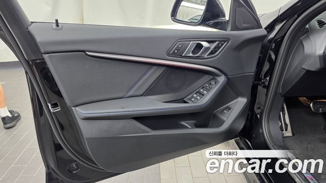 BMW 1 Series (F40) 120i M Sports 2023 — фото 24