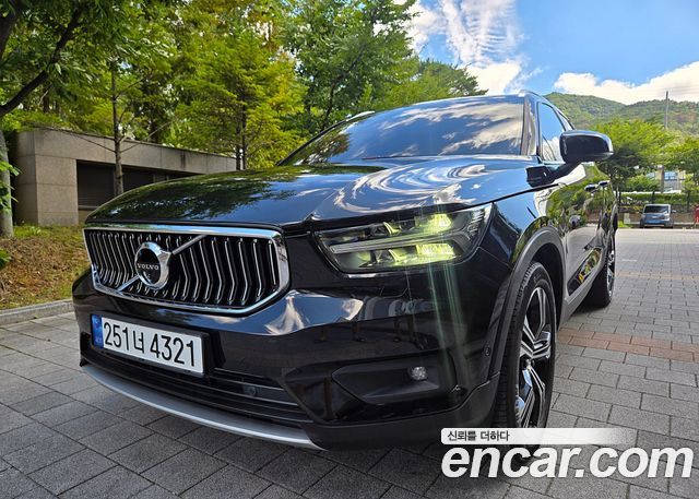Volvo XC40 B4 Inscription 2021 — фото 2