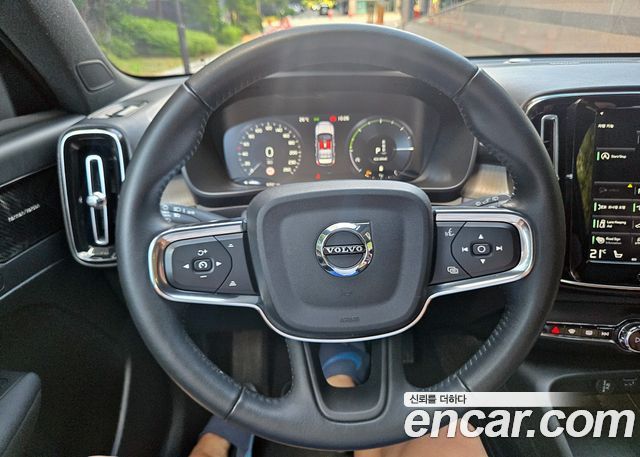 Volvo XC40 B4 Inscription 2021 — фото 17