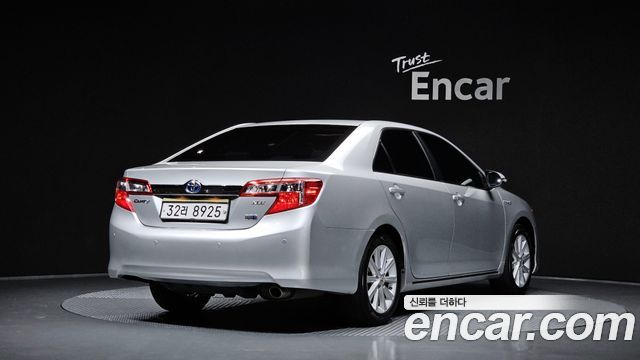 Toyota Camry Hybrid XLE 2013 — фото 2