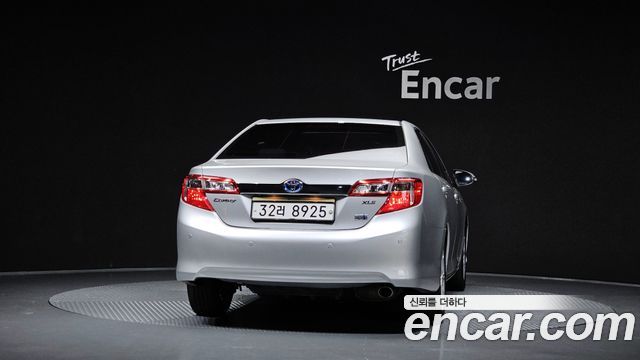 Toyota Camry Hybrid XLE 2013 — фото 4