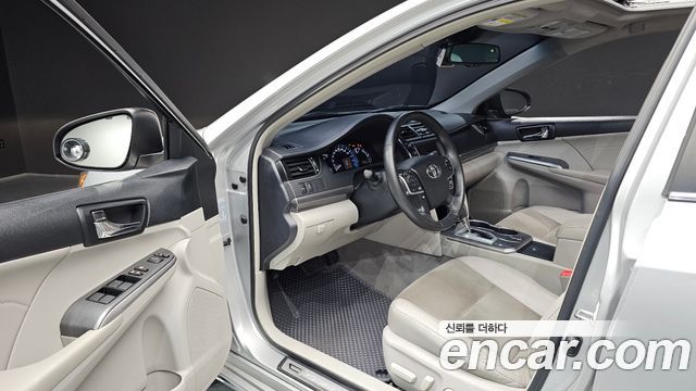 Toyota Camry Hybrid XLE 2013 — фото 10