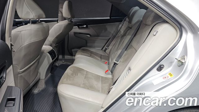 Toyota Camry Hybrid XLE 2013 — фото 12